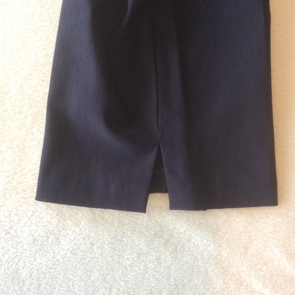 3 for $20  Cropped Pull On Navy Pants - Picture 11 of 11